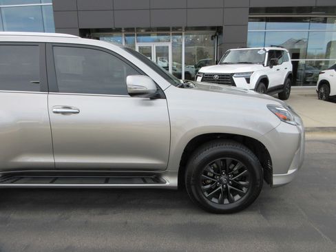 Used 2020 Lexus GX 460 Premium image 12