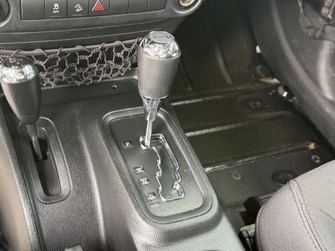 Used 2018 Jeep Wrangler Sport AWD/4WD image 18