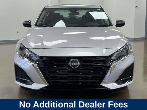 Used 2024 Nissan Altima 2.5 SV FWD image 2