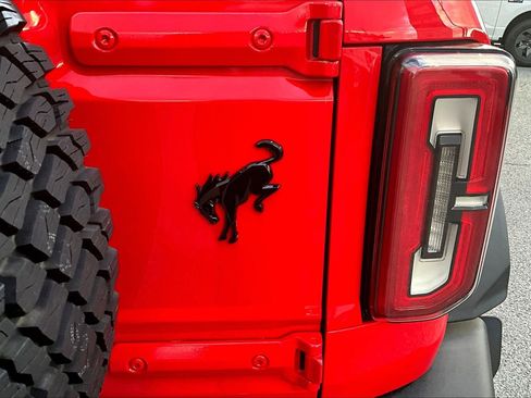 Used 2023 Ford Bronco Wildtrak image 6