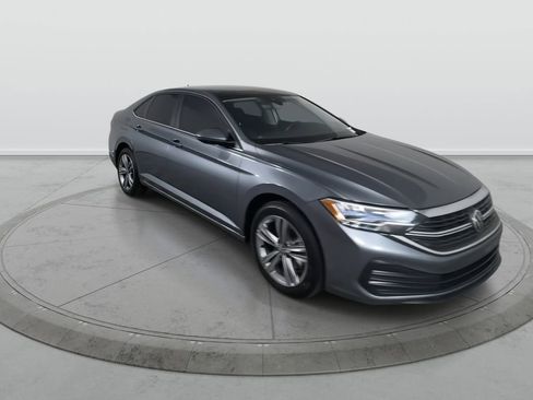 Used 2024 Volkswagen Jetta SE w/ Panoramic Sunroof Package FWD image 2