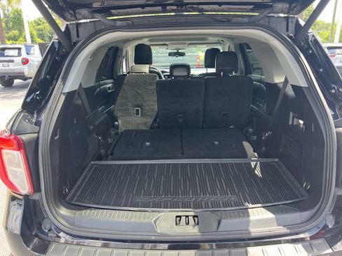 Used 2021 Ford Explorer XLT w/ Equipment Group 202A AWD/4WD image 34