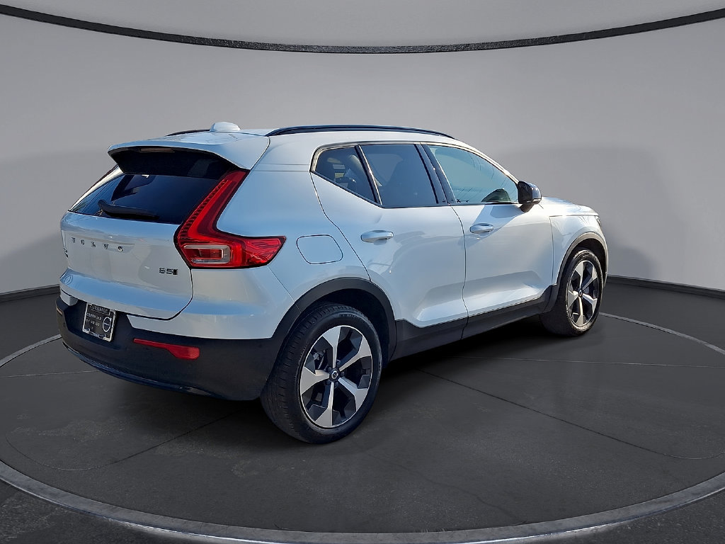 Certified 2025 Volvo XC40 B5 Plus AWD/4WD image 31