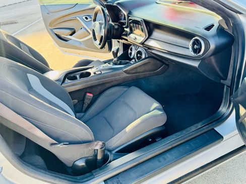 Used 2017 Chevrolet Camaro SS RWD image 57