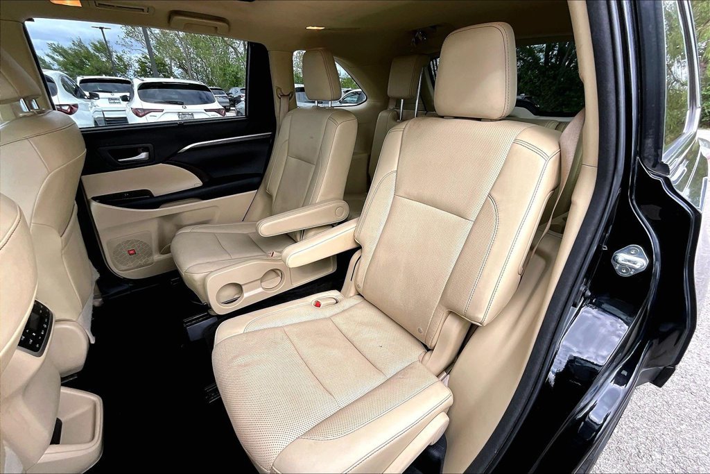 Used 2015 Toyota Highlander Limited Platinum AWD/4WD image 36