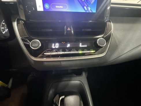 Used 2025 Toyota Corolla LE FWD image 21