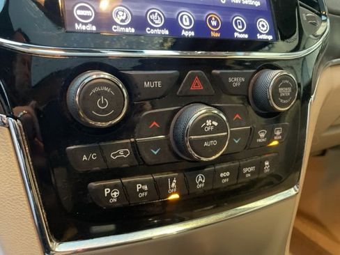 Used 2020 Jeep Grand Cherokee Overland image 22