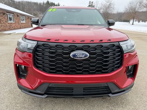 Used 2025 Ford Explorer ST-Line image 2