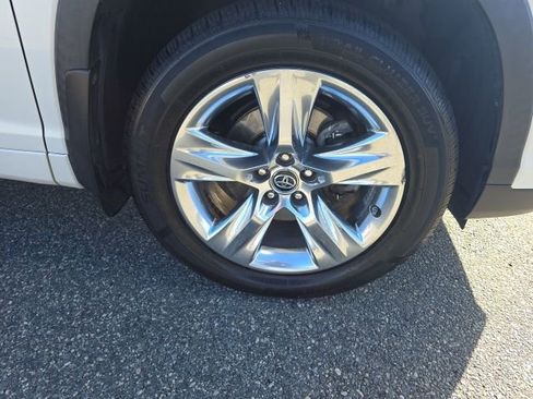 Used 2019 Toyota Highlander Limited image 10