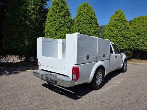 Used 2016 Nissan Frontier SV RWD image 5