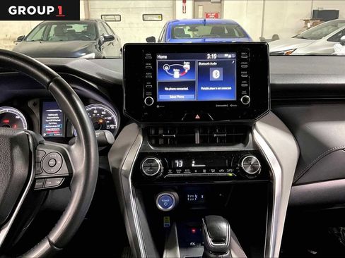 Certified 2021 Toyota Venza LE image 6