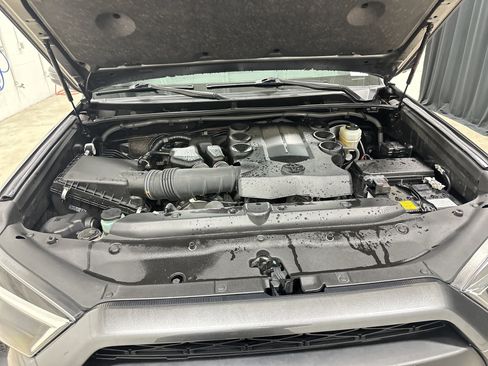 Used 2022 Toyota 4Runner SR5 Premium w/ Moonroof Package image 34