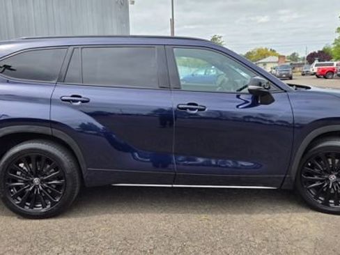 Used 2024 Toyota Highlander XSE AWD/4WD image 4