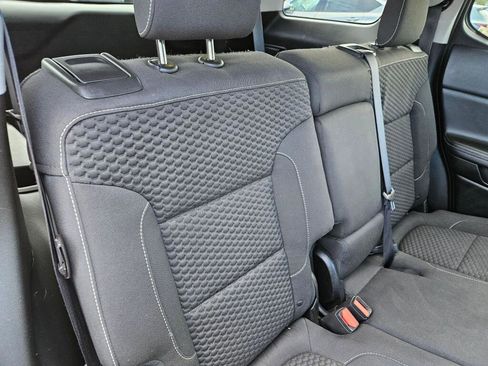 Used 2017 GMC Acadia SLE image 12