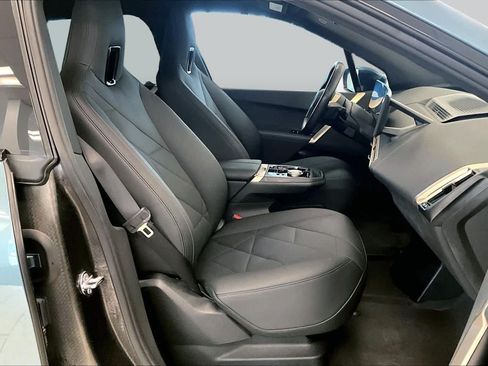 Used 2024 BMW iX xDrive50 w/ Sport Package AWD/4WD image 8