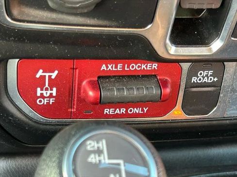 Certified 2025 Jeep Gladiator Mojave w/ Convenience Group AWD/4WD image 37