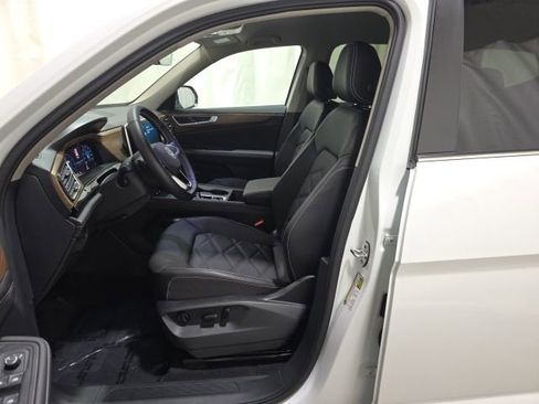 Used 2025 Volkswagen Atlas SE image 13