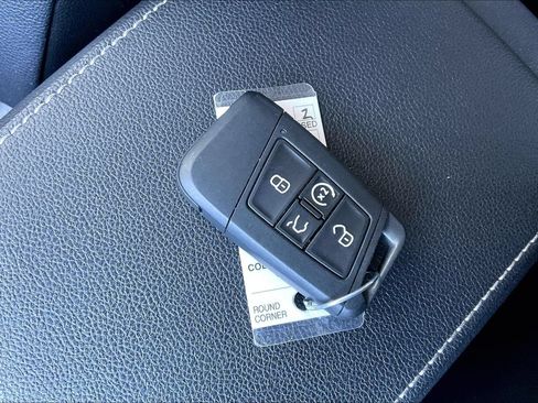 Used 2022 Volkswagen Tiguan SE AWD/4WD image 26