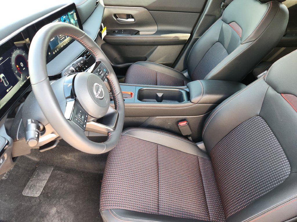 Used 2026 Nissan Kicks SR w/ SR Premium Package FWD image 13