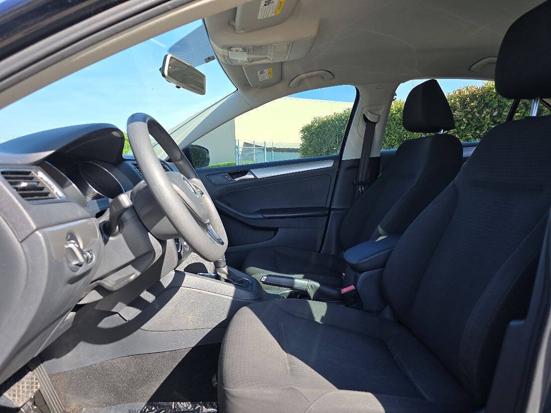 Used 2016 Volkswagen Jetta SE FWD image 9