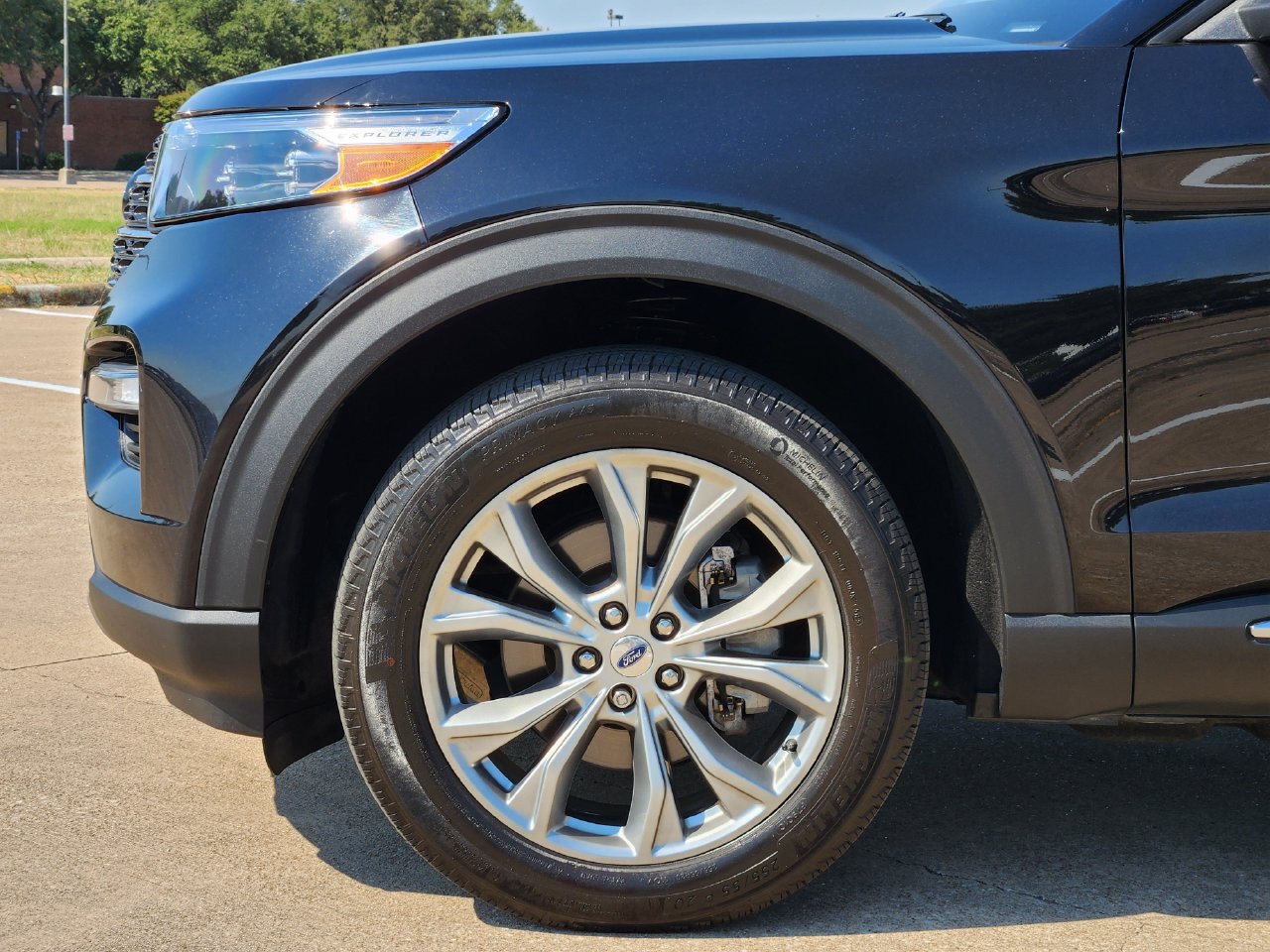 Used 2024 Ford Explorer XLT w/ Equipment Group 202A AWD/4WD image 5
