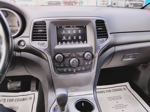 Used 2020 Jeep Grand Cherokee Laredo image 8