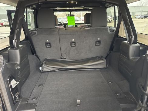Used 2022 Jeep Wrangler Unlimited Sport image 32