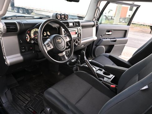 Used 2011 Toyota FJ Cruiser 4WD w/ Convenience Pkg image 11