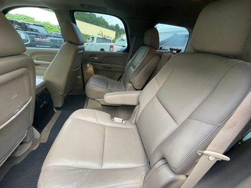 Used 2011 Cadillac Escalade Premium AWD/4WD image 13