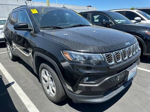 Used 2024 Jeep Compass Latitude AWD/4WD image 1