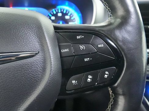 Used 2021 Chrysler Pacifica Touring-L w/ Uconnect Theater Family Group AWD/4WD image 41