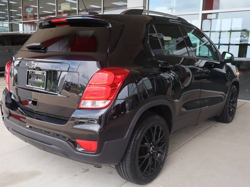 Used 2021 Chevrolet Trax LT w/ Midnight Edition FWD image 10