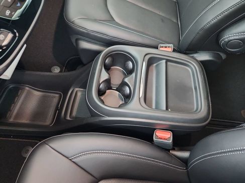 New 2027 Chrysler Pacifica LX FWD image 27