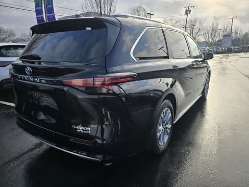 Certified 2022 Toyota Sienna Platinum image 7