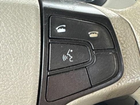 Used 2014 Toyota Sienna LE FWD image 2
