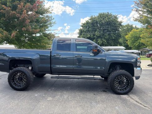 Used 2019 Chevrolet Silverado 1500 LT AWD/4WD image 6