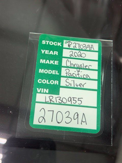 Used 2020 Chrysler Pacifica Touring-L FWD image 27