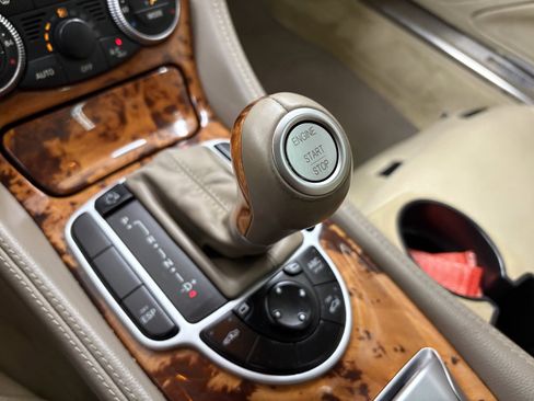 Used 2011 Mercedes-Benz SL 550 image 29