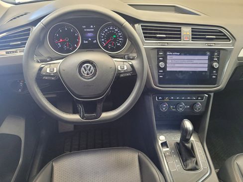 Used 2020 Volkswagen Tiguan SE w/ Panoramic Sunroof Package FWD image 22