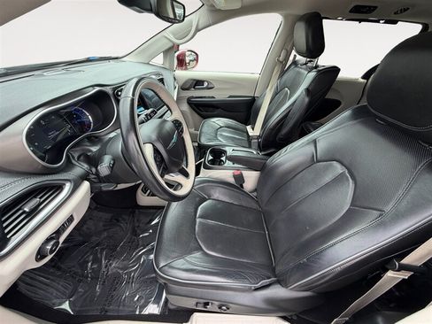 Used 2018 Chrysler Pacifica Limited w/ Advanced Safetytec Group FWD image 10