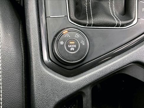 Used 2022 Volkswagen Tiguan SE R-Line image 39