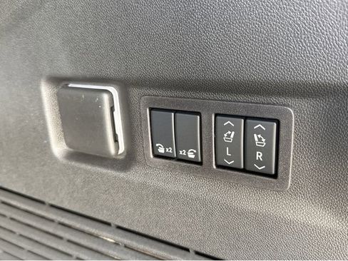 New 2026 GMC Yukon XL AT4 w/ AT4 Premium Plus Package image 32