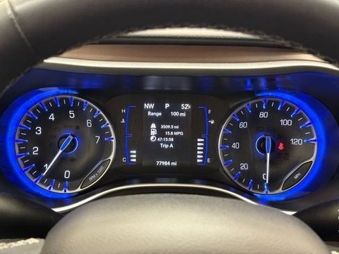 Used 2023 Chrysler Voyager LX image 34