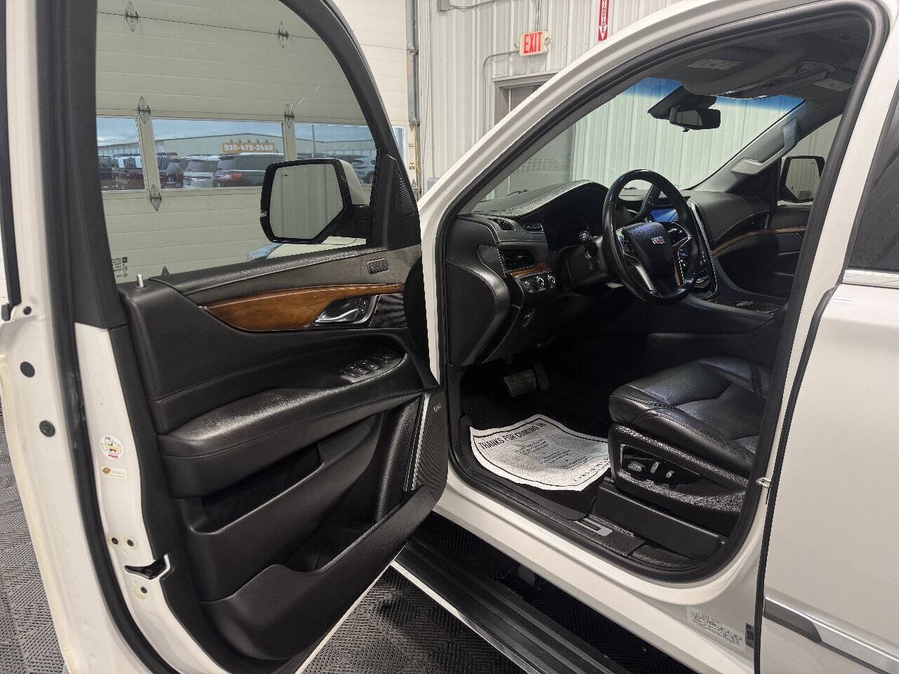 Used 2019 Cadillac Escalade Premium Luxury AWD/4WD image 7