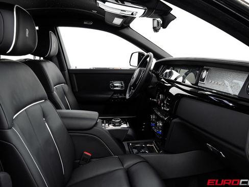 Used 2022 Rolls-Royce Phantom Sedan RWD image 39