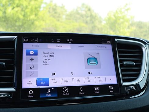 Used 2022 Chrysler Pacifica Touring-L FWD image 8