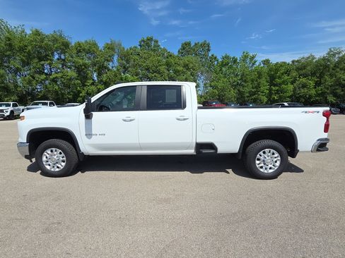 Used 2024 Chevrolet Silverado 3500 LT AWD/4WD image 5