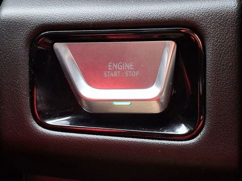 Used 2025 GMC Yukon XL Elevation image 28