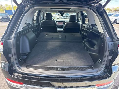 Used 2023 Jeep Grand Cherokee Limited w/ Luxury Tech Group II AWD/4WD image 18