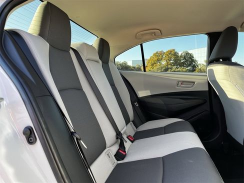 Used 2025 Toyota Corolla LE image 26